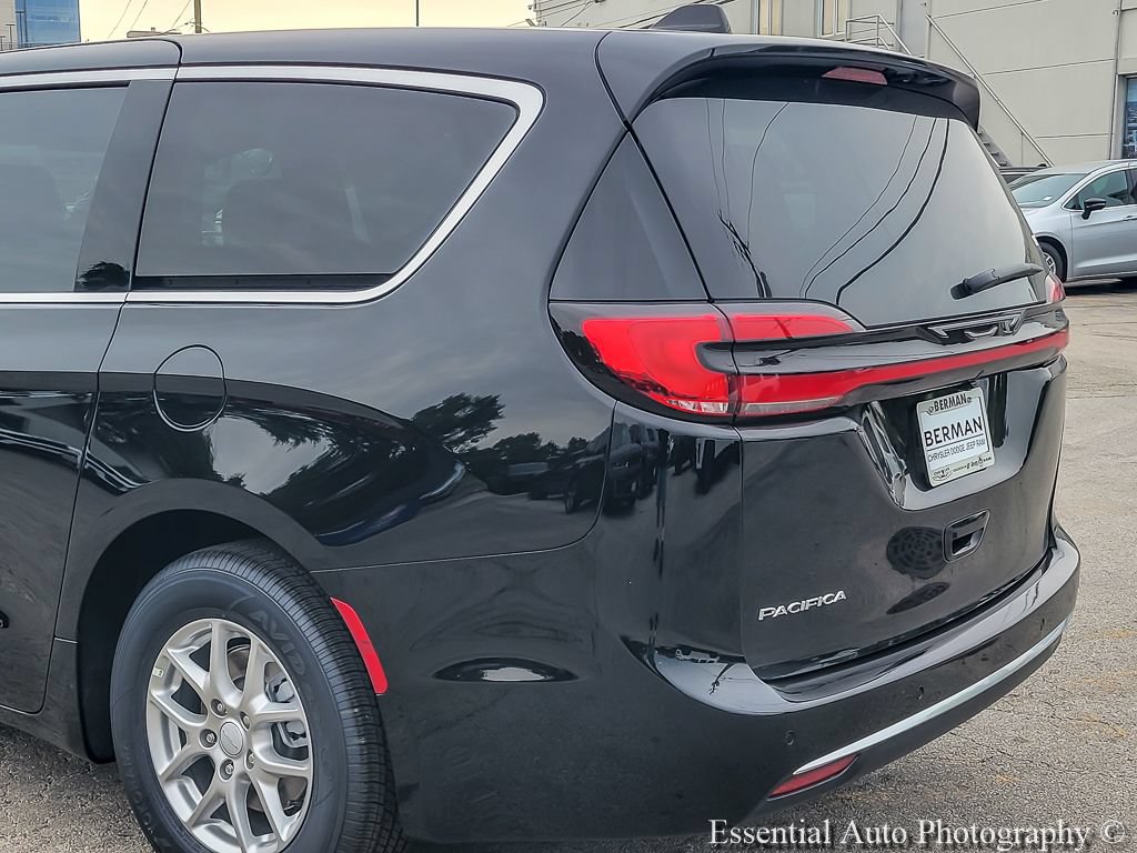 New 2027 Chrysler Pacifica Select w/ Family Tech Group FWD image 7