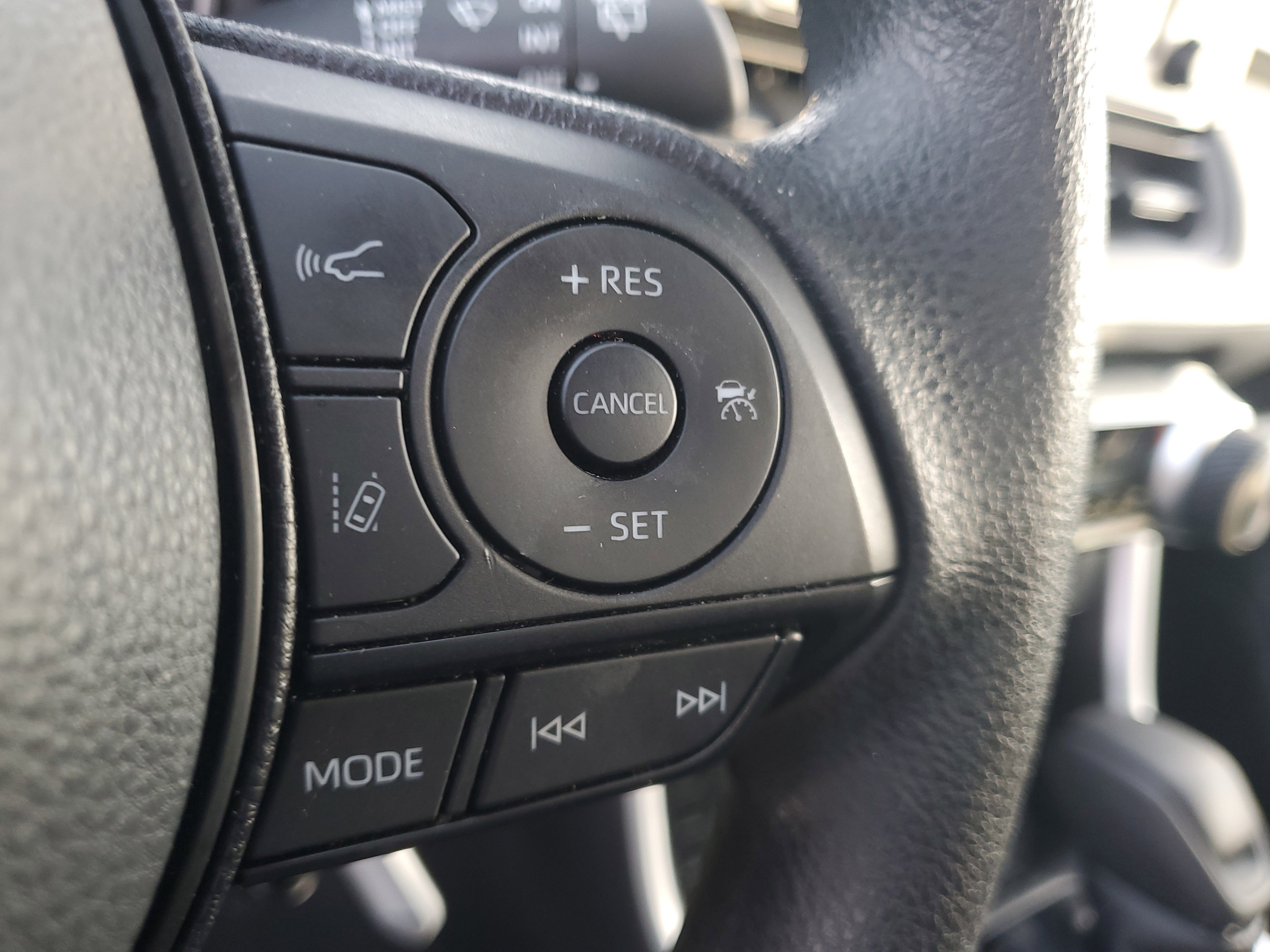 Used 2022 Toyota RAV4 LE image 21