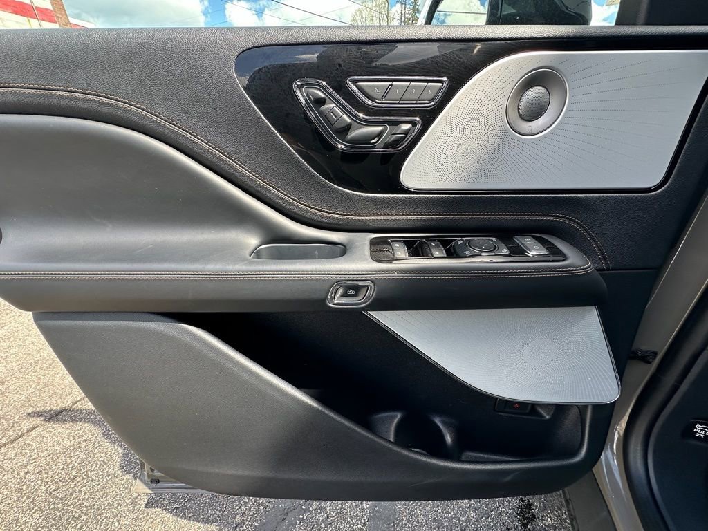 New 2025 Lincoln Aviator Black Label AWD/4WD image 18