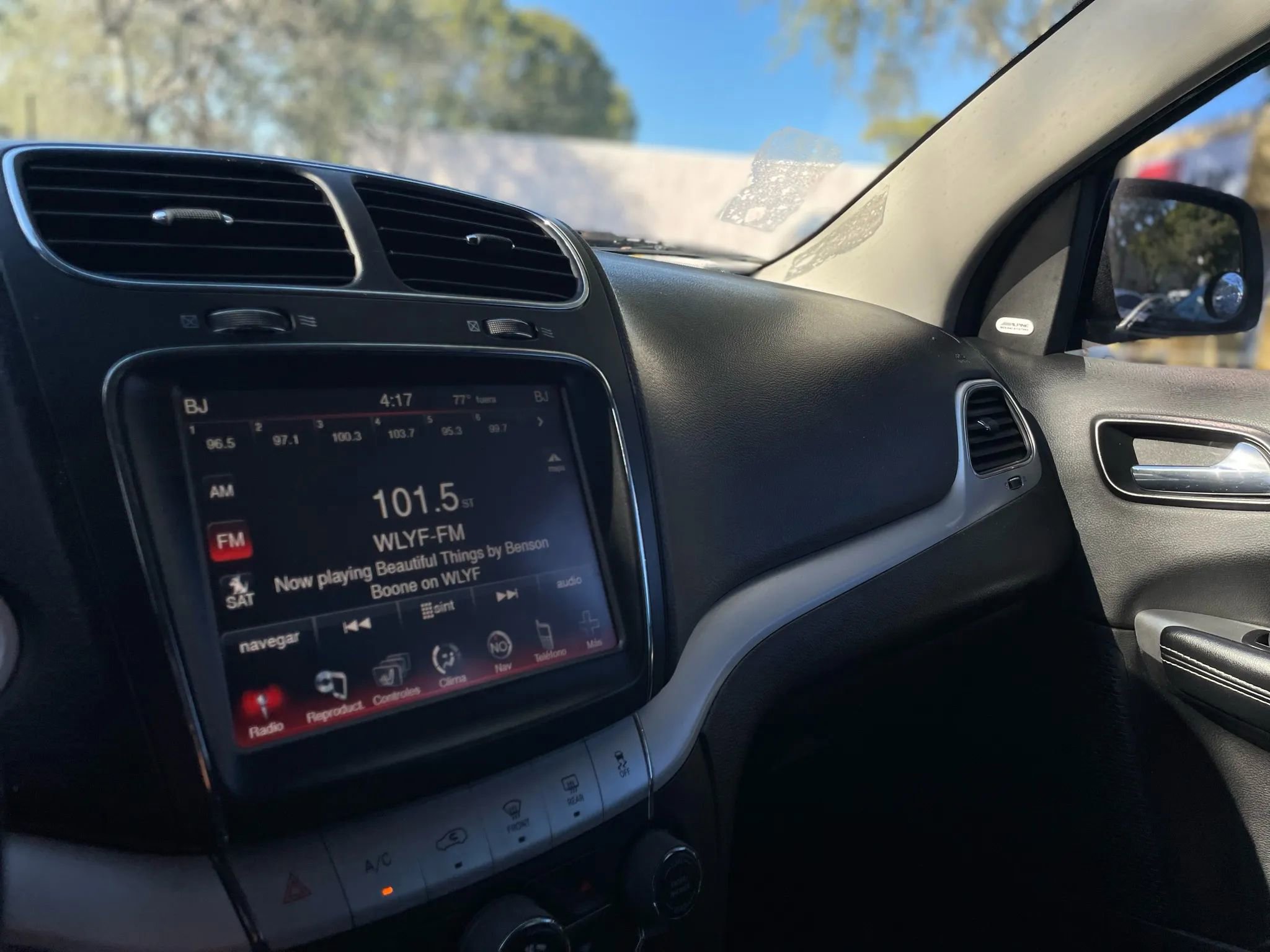Used 2014 Dodge Journey SXT w/ Flexible Seating Group image 18