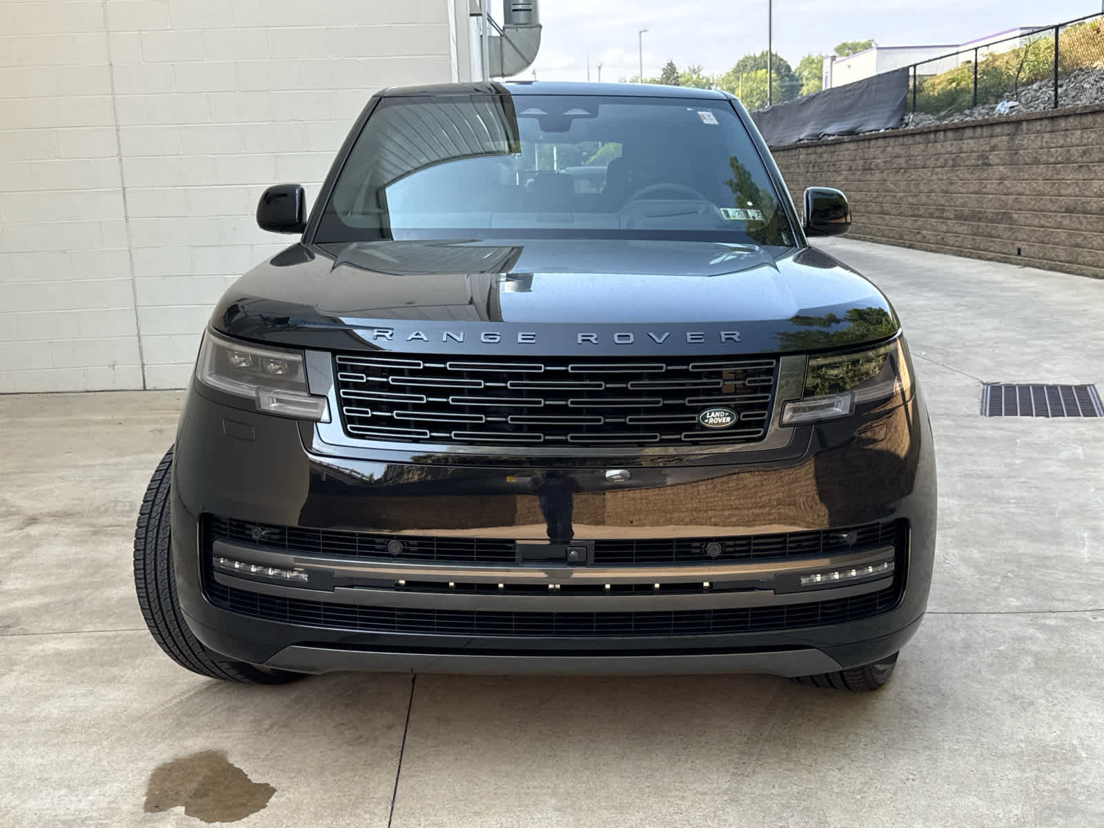New 2025 Land Rover Range Rover SE image 2