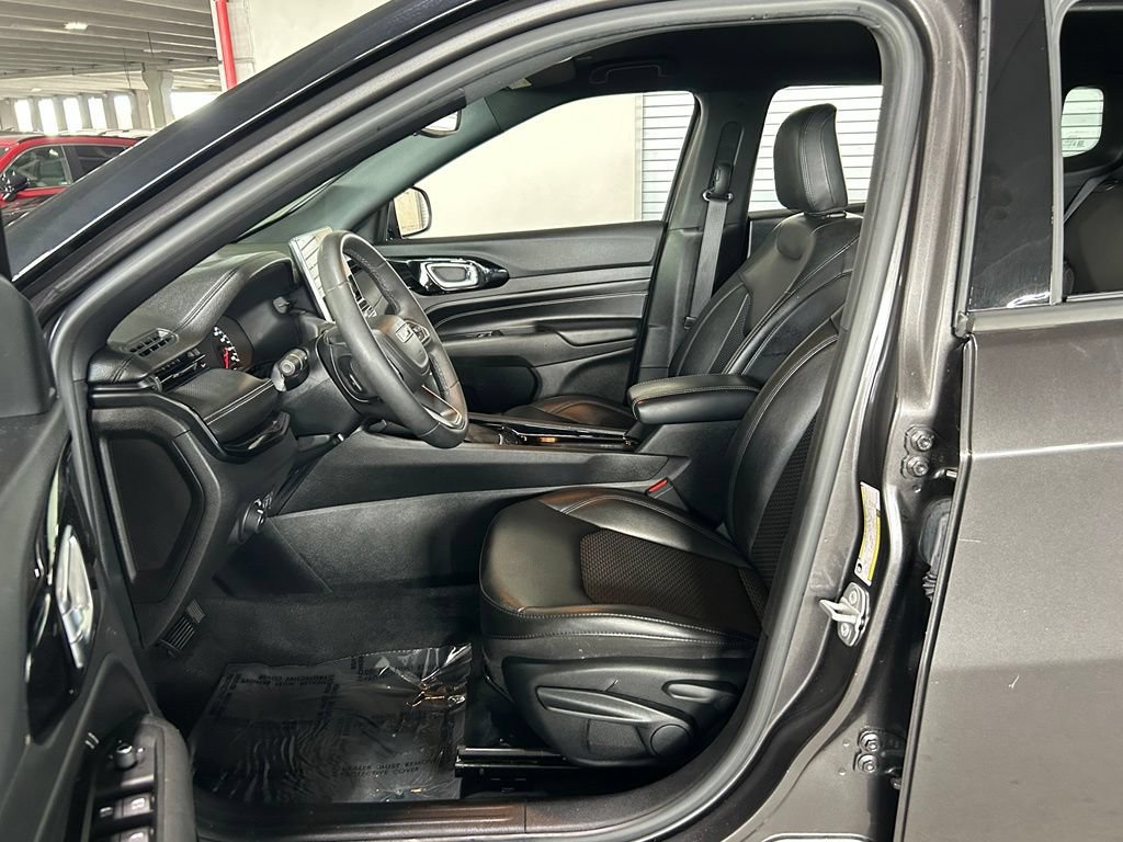 Used 2022 Jeep Compass Latitude FWD image 16