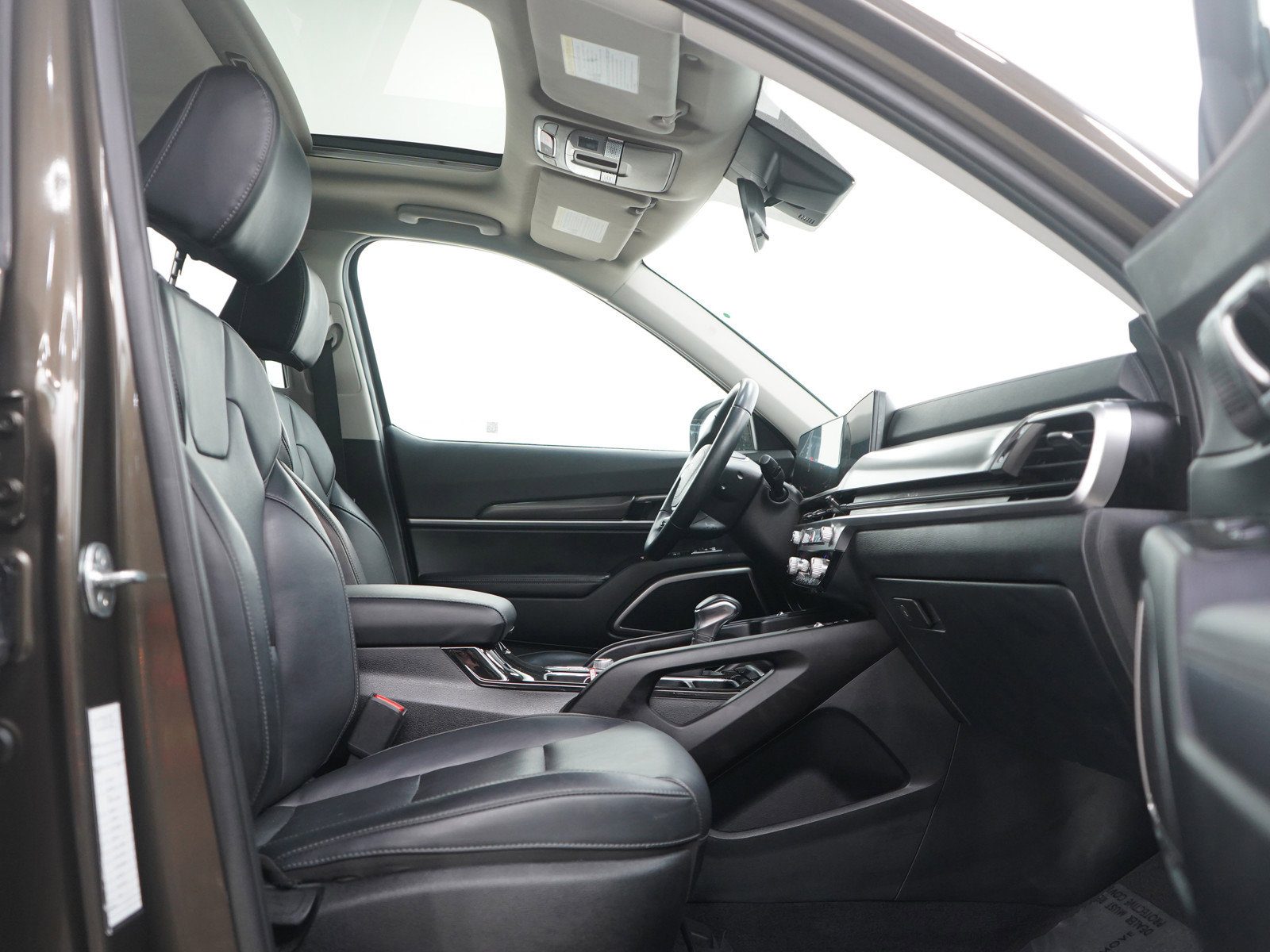 Used 2025 Kia Telluride S image 12