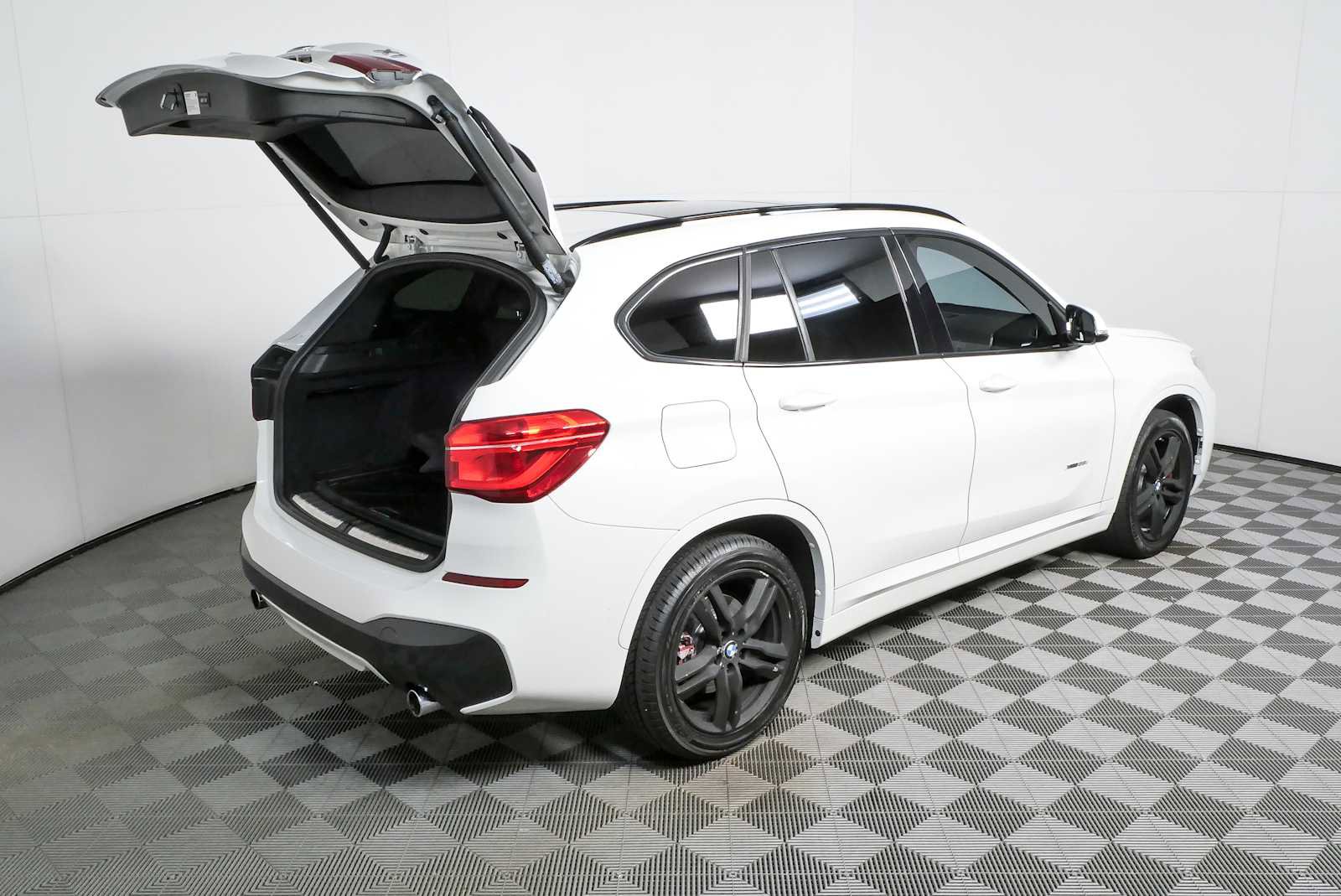 Used 2018 BMW X1 xDrive28i w/ M Sport Package AWD/4WD image 26