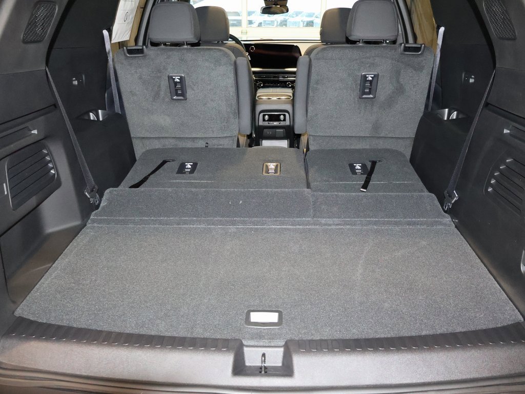 Used 2025 Chevrolet Traverse LT w/ Sun and Wheel Package image 34