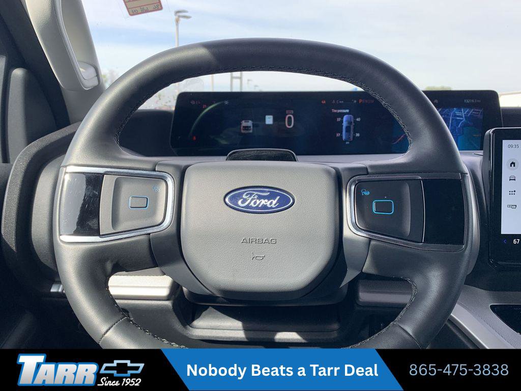 Used 2025 Ford Expedition Active AWD/4WD image 11