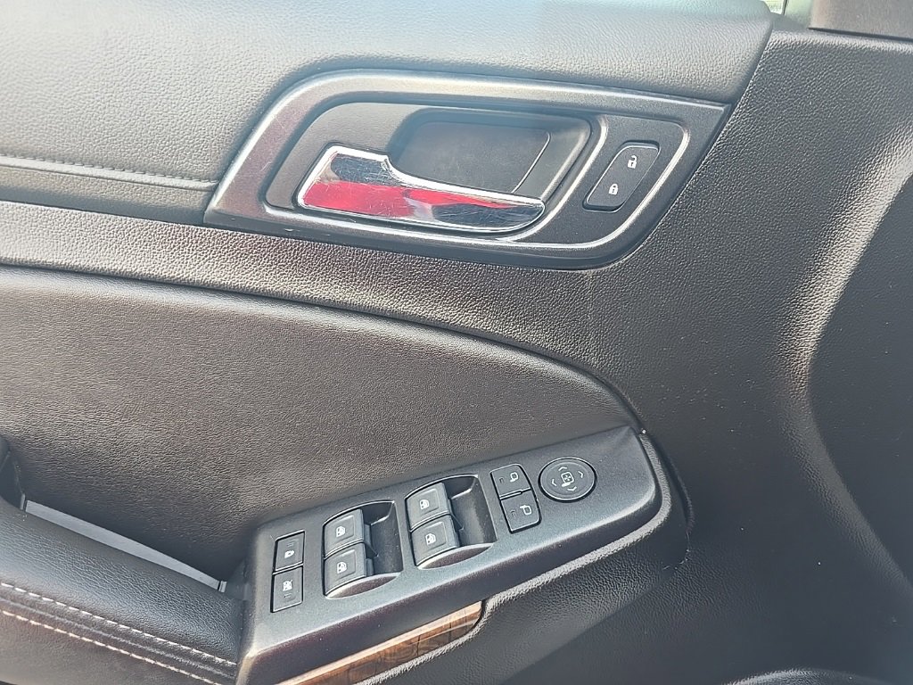 Used 2019 Chevrolet Suburban LT image 10
