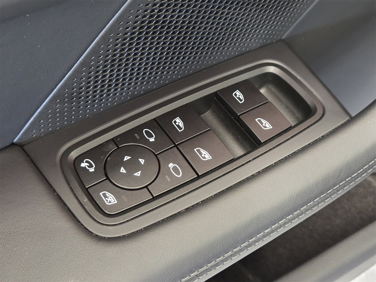 New 2025 Porsche Taycan GTS image 15