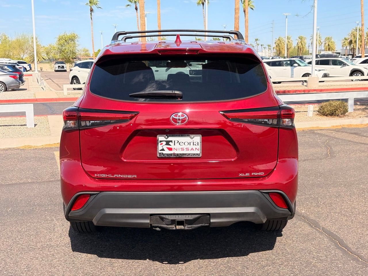 Used 2021 Toyota Highlander XLE AWD/4WD image 5
