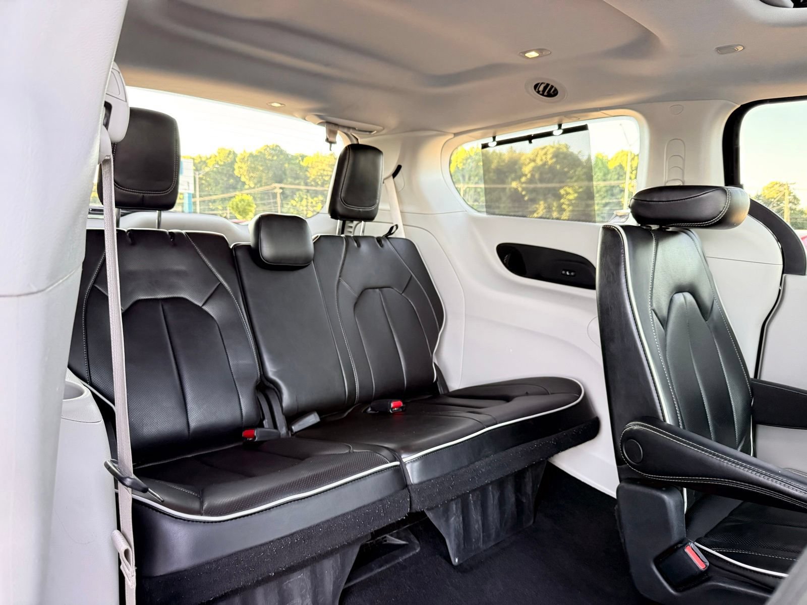Used 2022 Chrysler Pacifica Limited FWD image 27