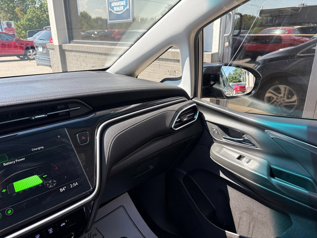 Used 2023 Chevrolet Bolt LT FWD image 31