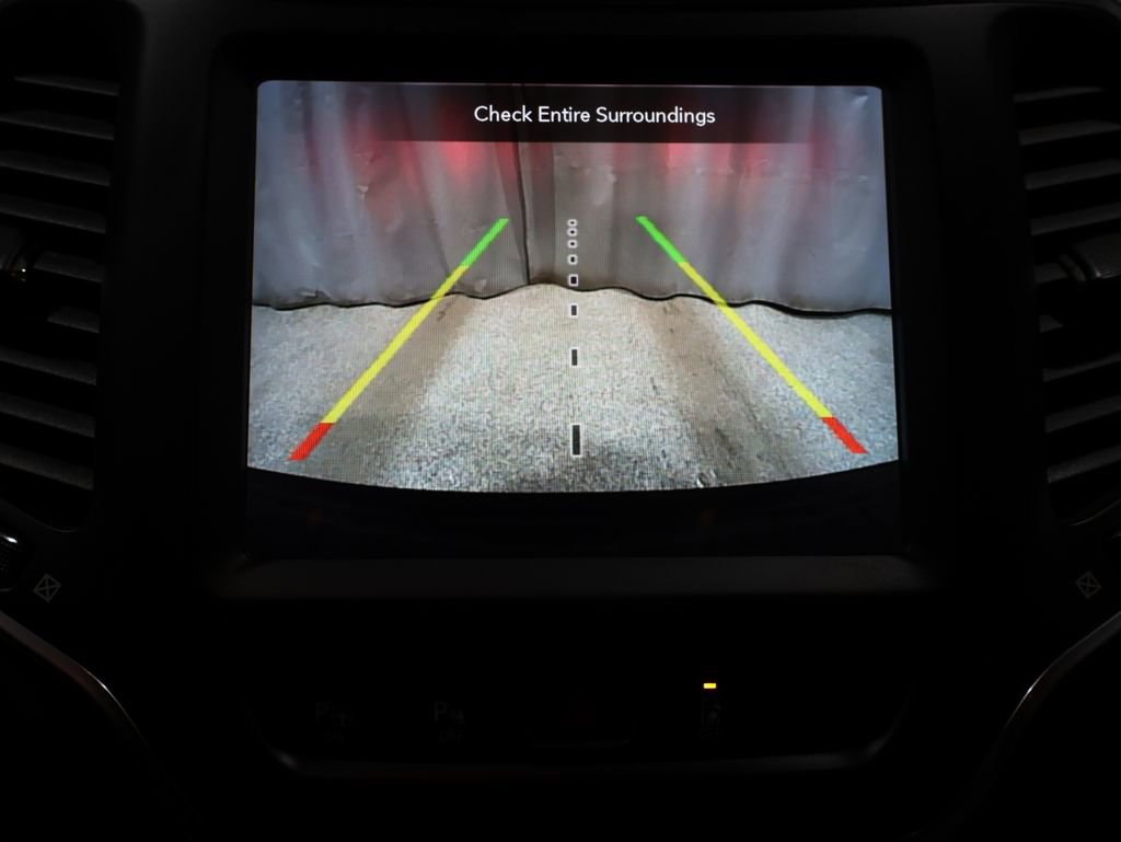 Used 2023 Jeep Cherokee Altitude Lux image 28