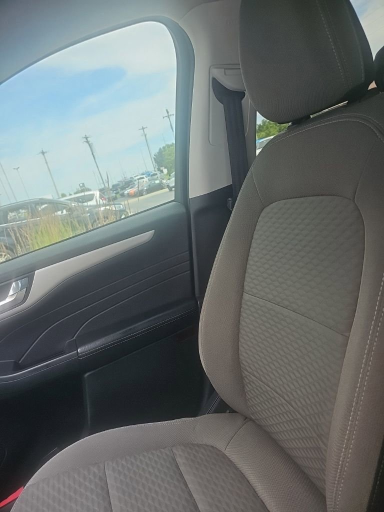 Used 2021 Ford Escape SE w/ SE Sport Appearance Package AWD/4WD image 10