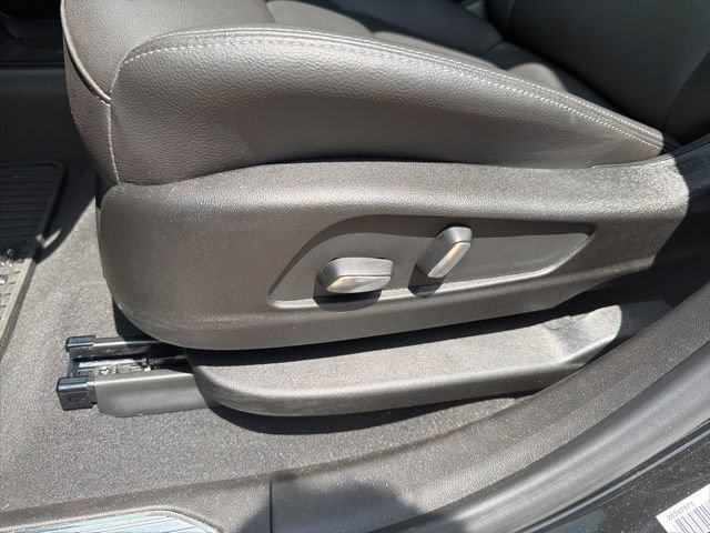 Certified 2025 Cadillac XT5 Luxury FWD image 12