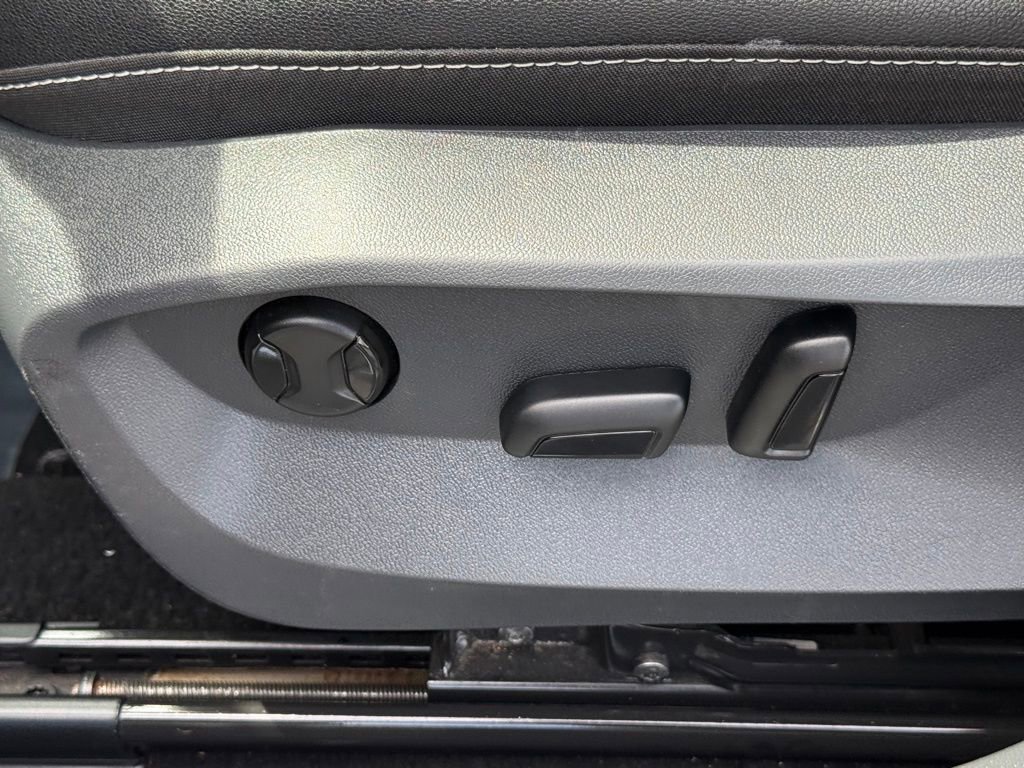 Used 2024 Volkswagen Taos SE image 15