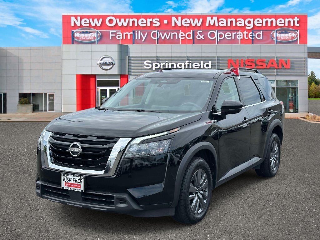 Used 2025 Nissan Pathfinder SV AWD/4WD image 2