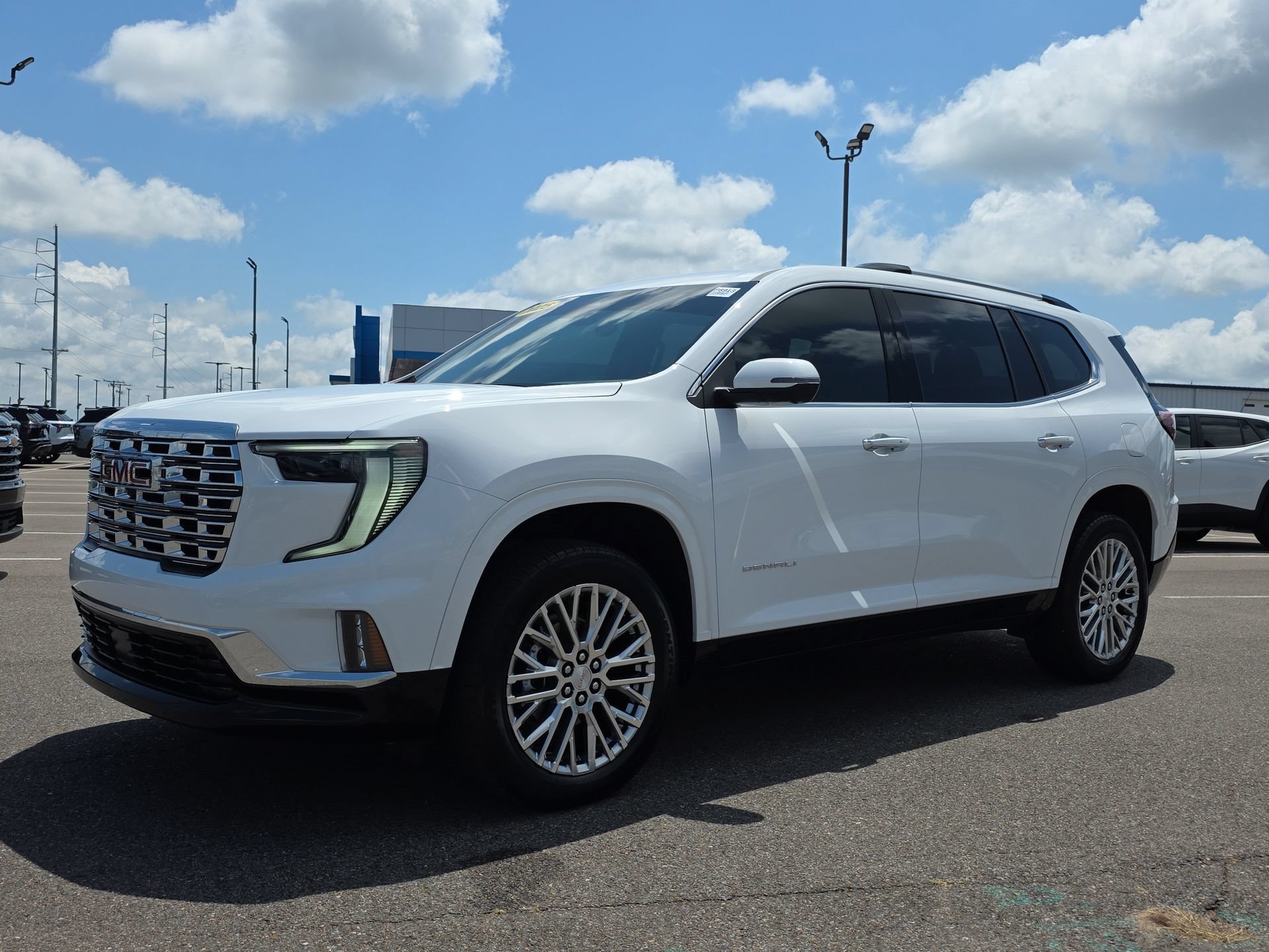 Used 2025 GMC Acadia Denali FWD image 1