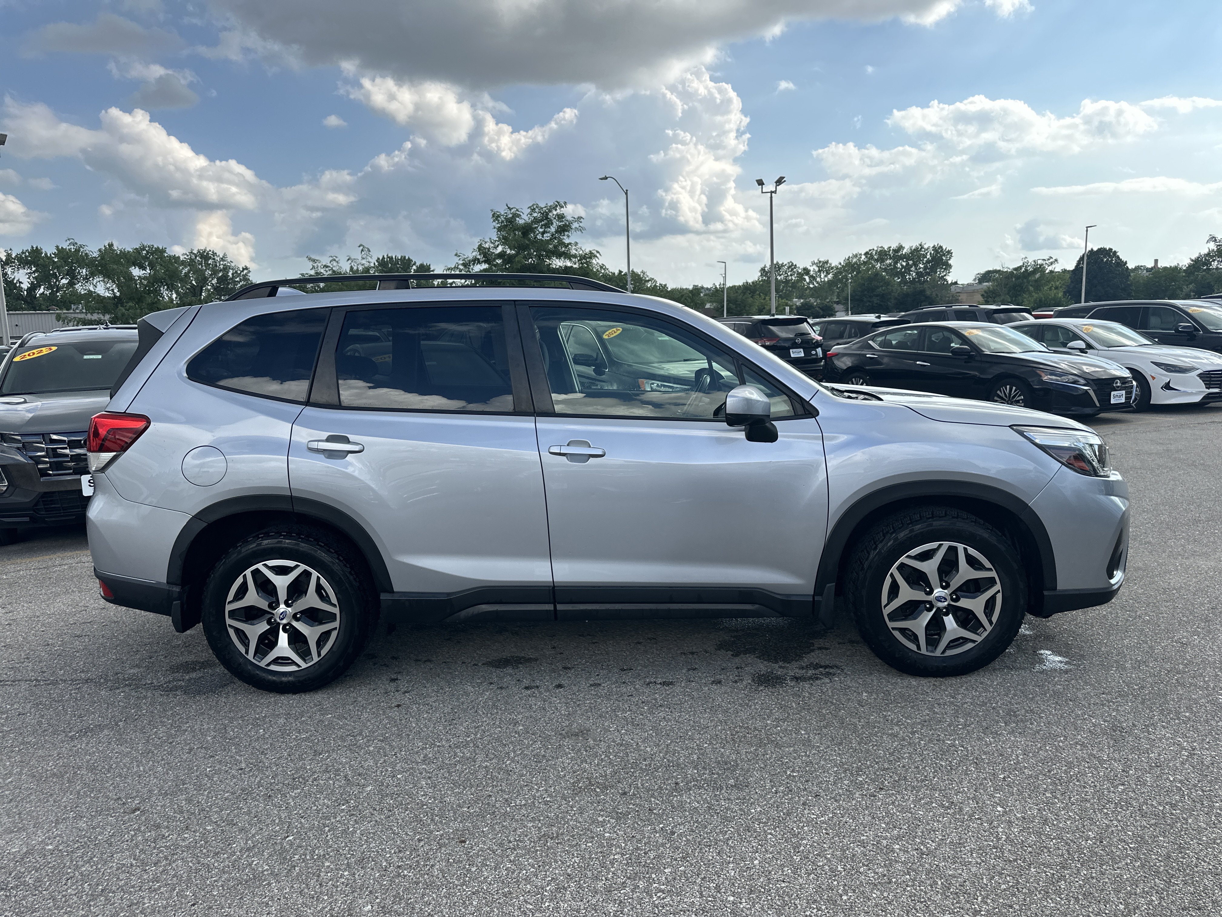 Used 2019 Subaru Forester Premium AWD/4WD image 3