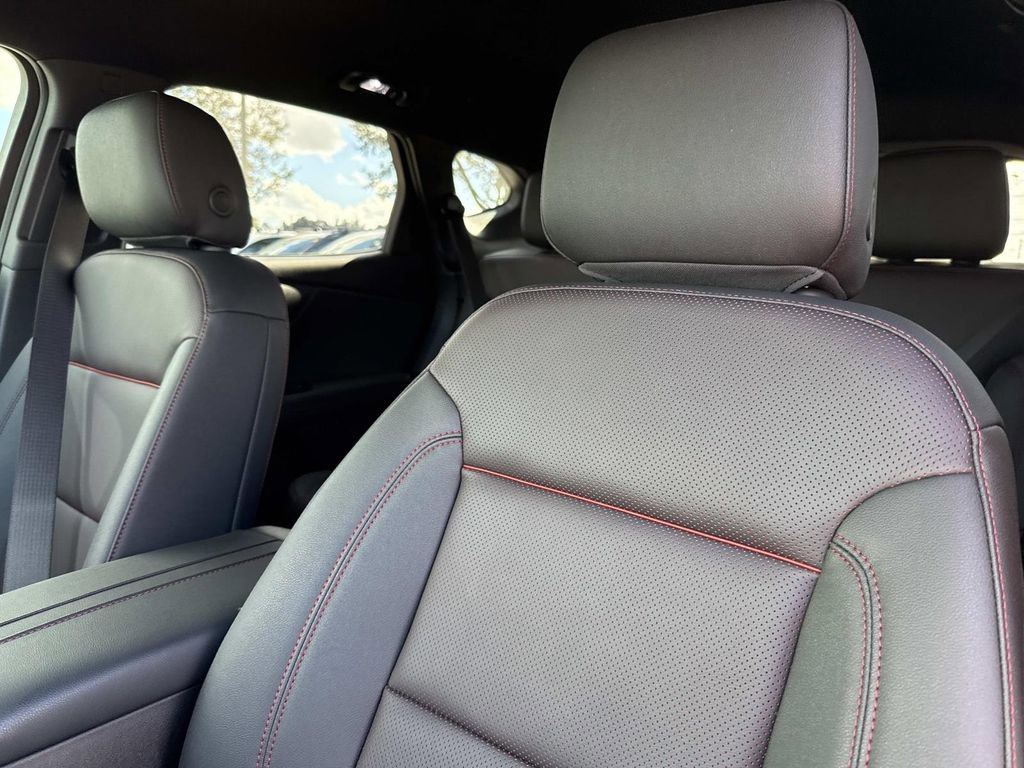 Used 2025 Chevrolet Blazer RS w/ Enhanced Convenience Package image 27