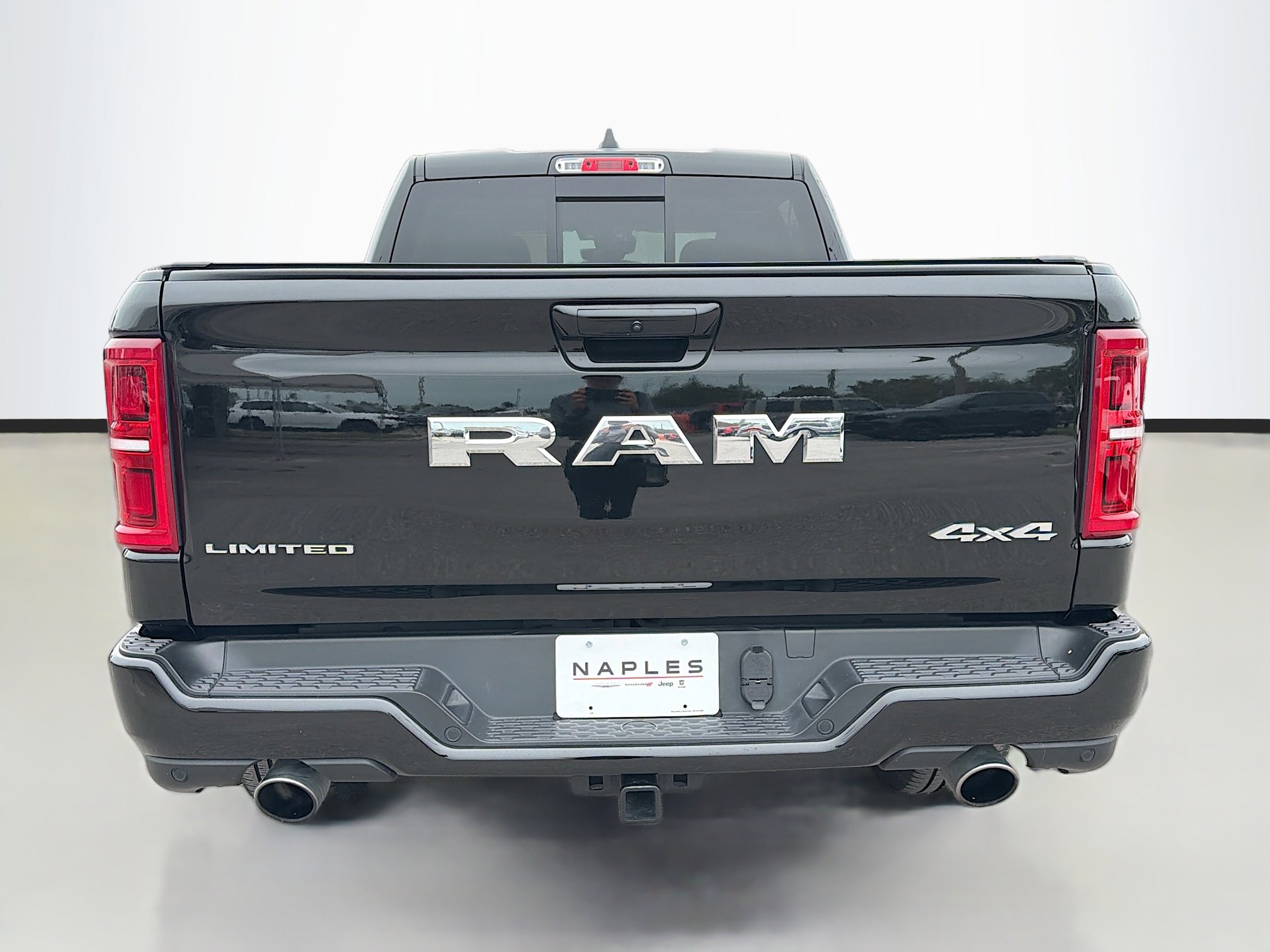 Used 2025 RAM 1500 Limited w/ Body Color Bumper Group image 4