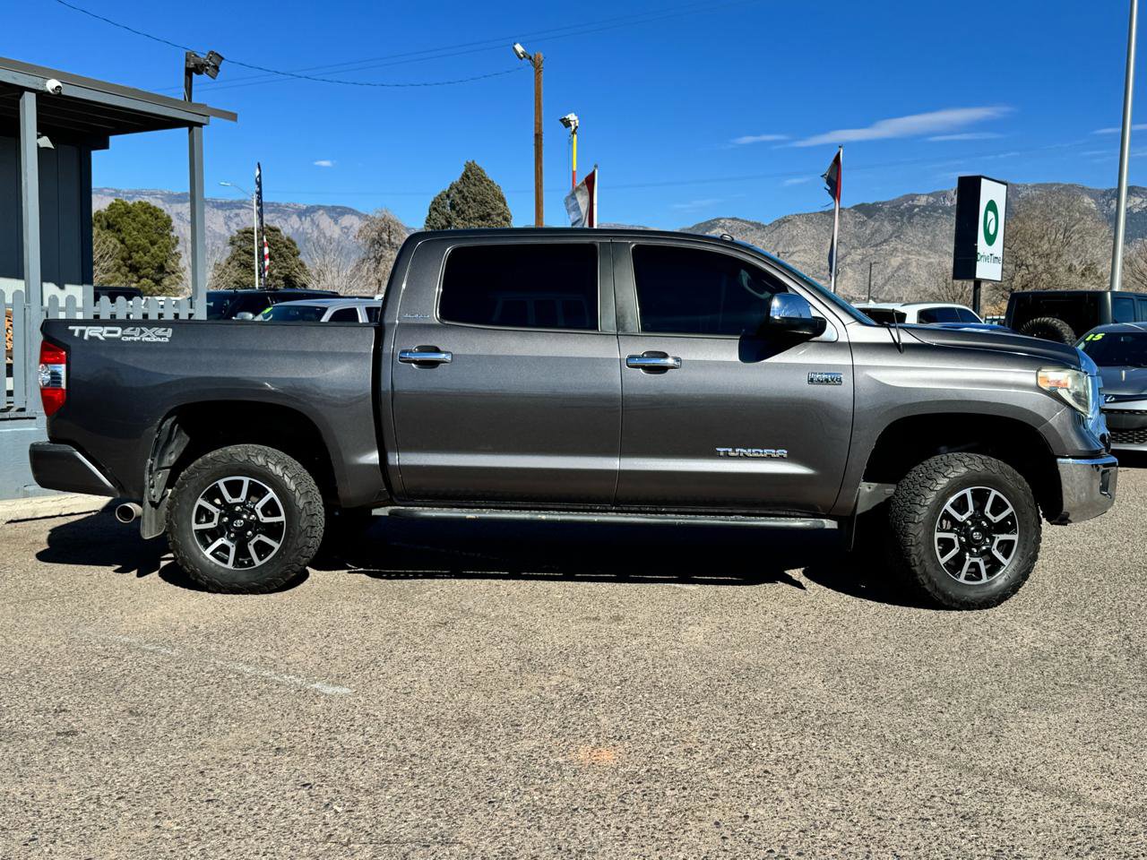 Used 2018 Toyota Tundra Limited w/ Limited Premium Package AWD/4WD image 9