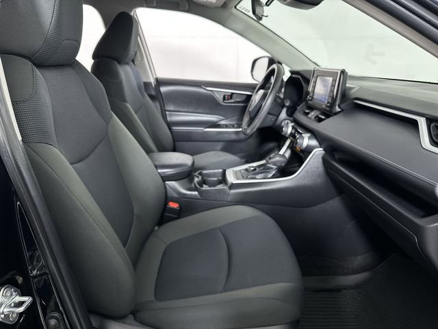 Used 2021 Toyota RAV4 LE AWD/4WD image 29