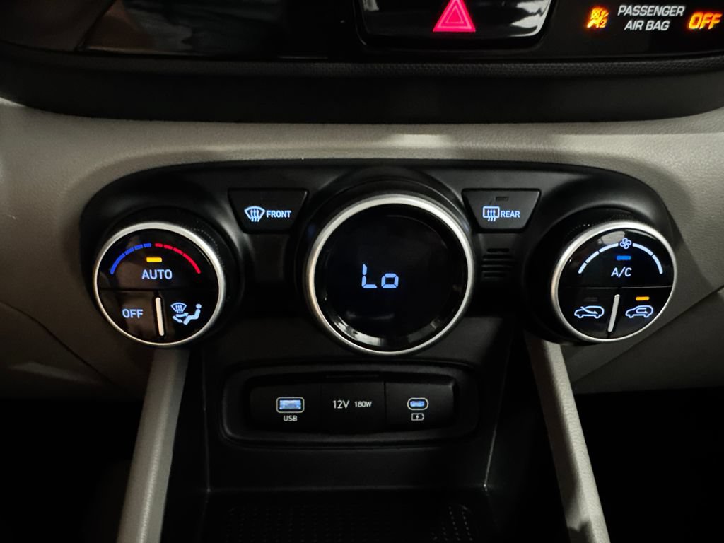 Used 2025 Hyundai Venue SEL FWD image 29
