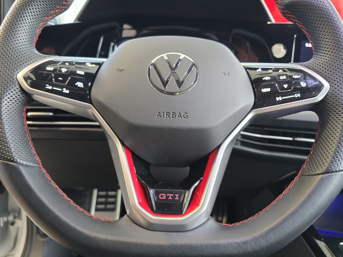 Certified 2023 Volkswagen GTI SE FWD image 33