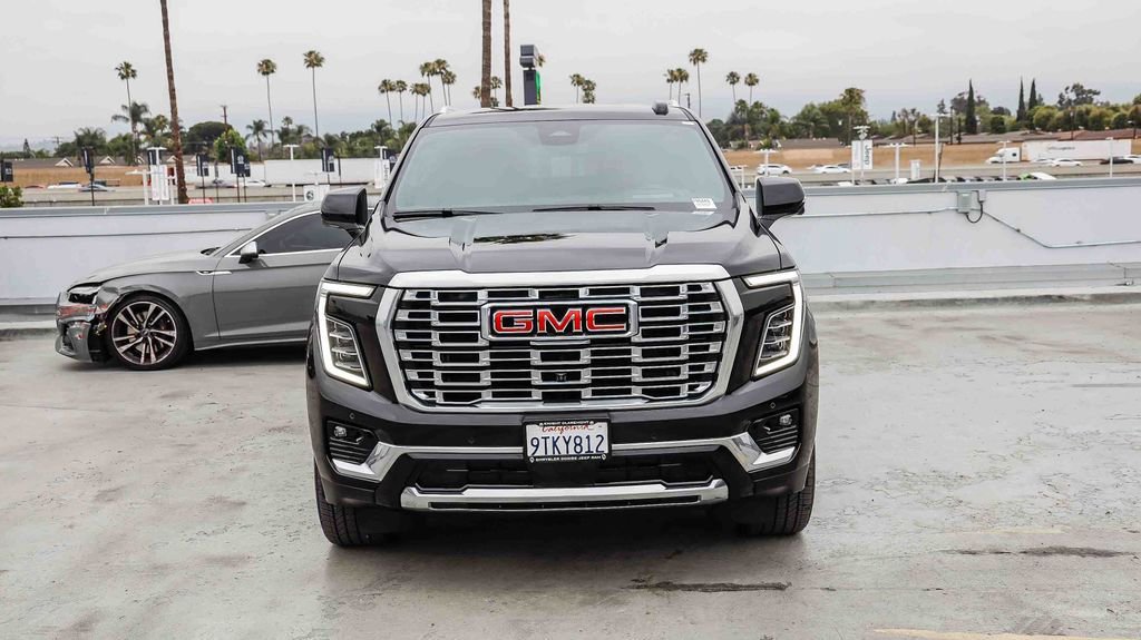 Used 2025 GMC Yukon XL Denali AWD/4WD image 3