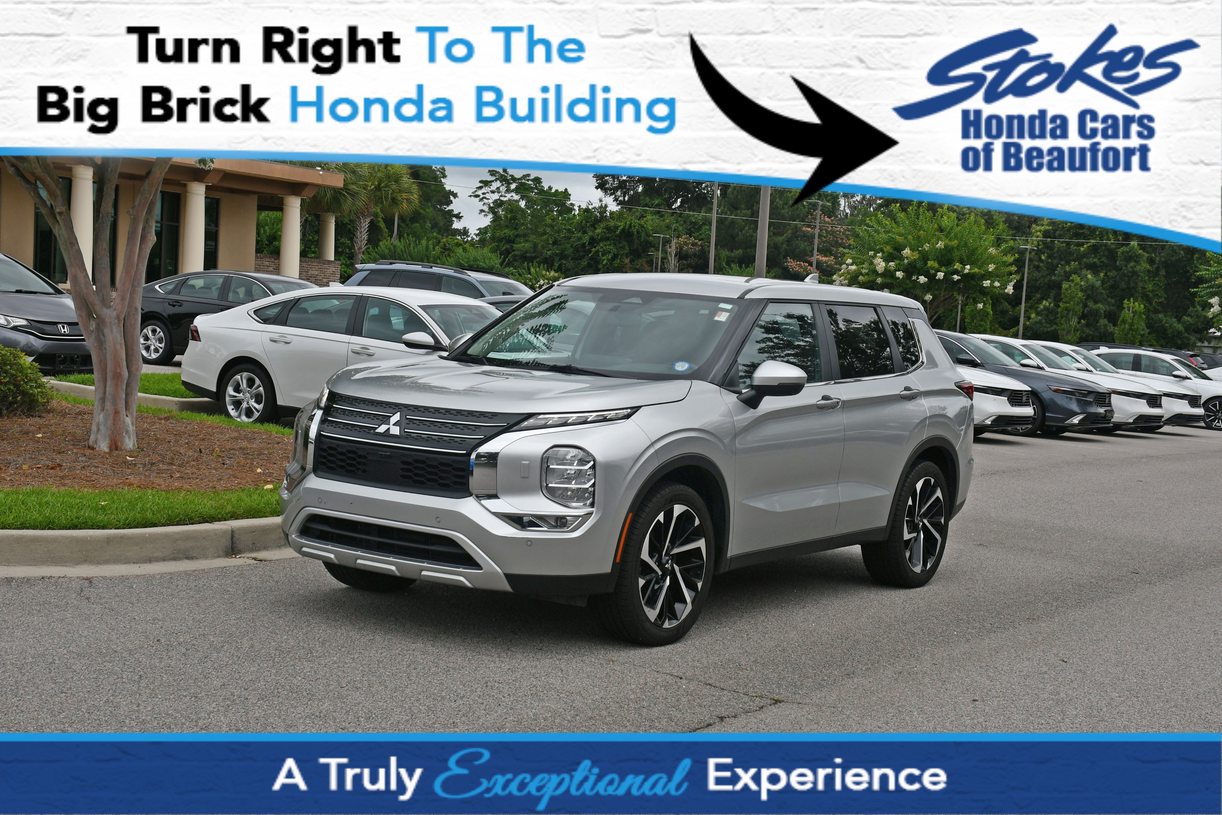 Used 2024 Mitsubishi Outlander SE Black Edition AWD/4WD image 1
