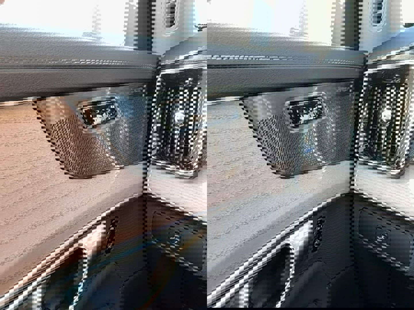 New 2026 Volvo XC90 B5 Plus w/ Protection Package image 19