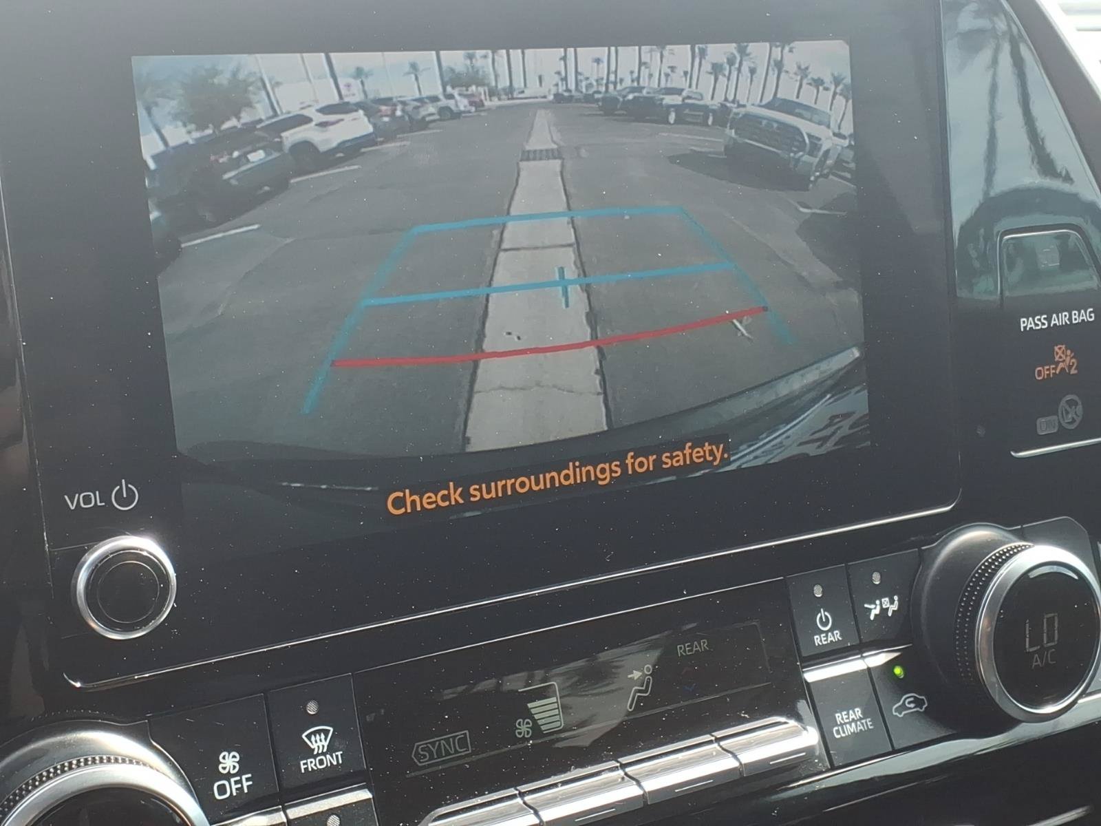 Used 2023 Toyota Highlander LE FWD image 17