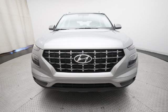 Used 2025 Hyundai Venue SEL FWD image 11