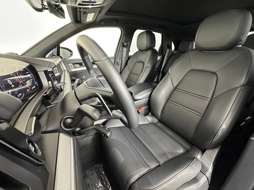 Certified 2026 Porsche Cayenne E-Hybrid AWD/4WD image 5