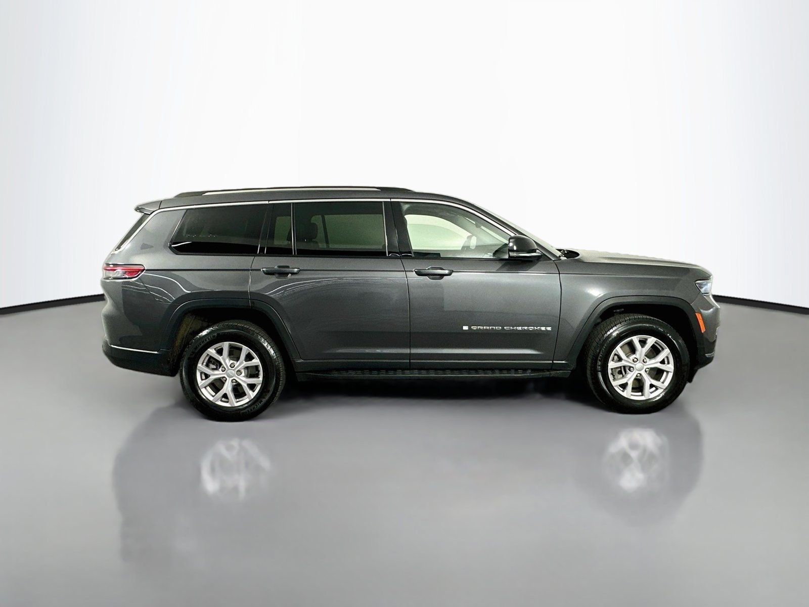 Used 2022 Jeep Grand Cherokee L Limited w/ Trailer Tow Group (B) AWD/4WD image 8