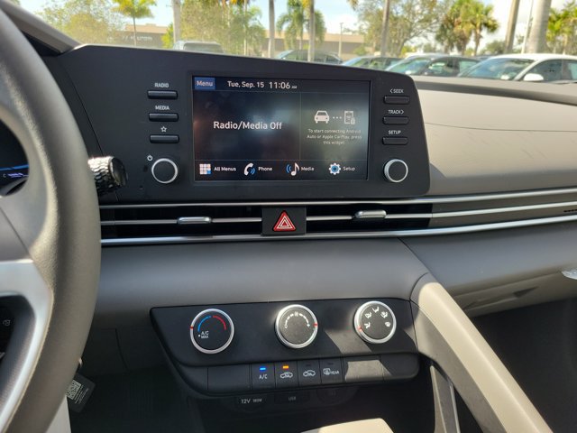 Certified 2026 Hyundai Elantra SE w/ Cargo Package FWD image 21