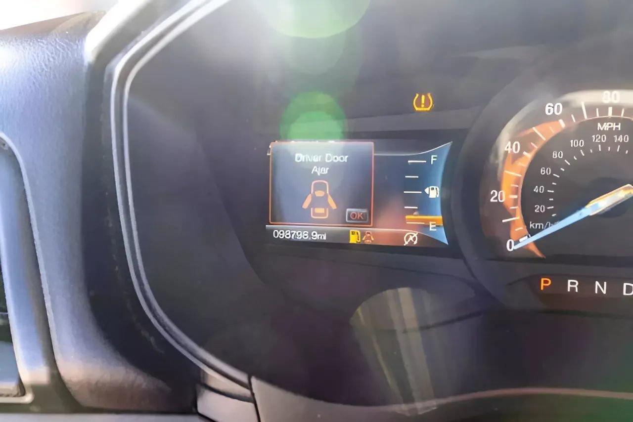 Used 2018 Ford Fusion SE w/ Equipment Group 201A FWD image 12