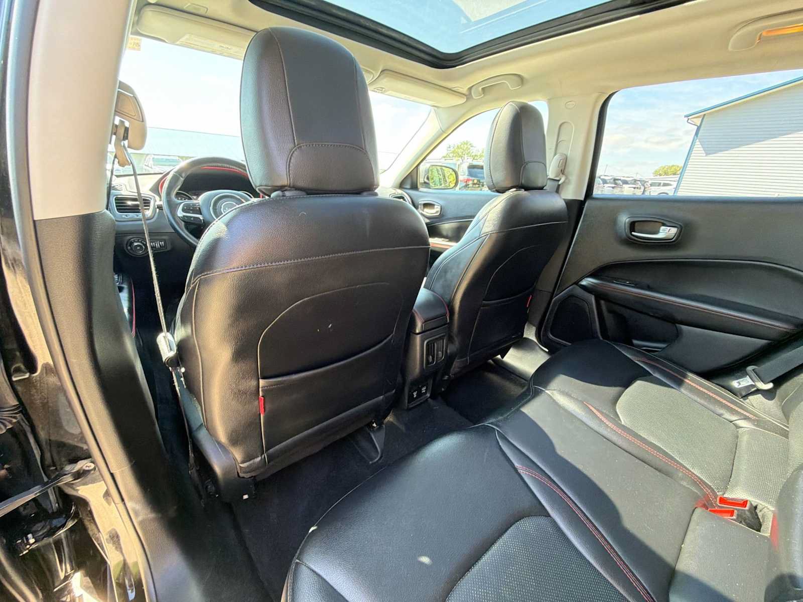 Used 2017 Jeep Compass Trailhawk w/ Leather Interior Group AWD/4WD image 15