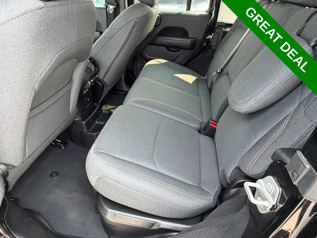 Used 2025 Jeep Wrangler Unlimited Sahara w/ Safety Group AWD/4WD image 34