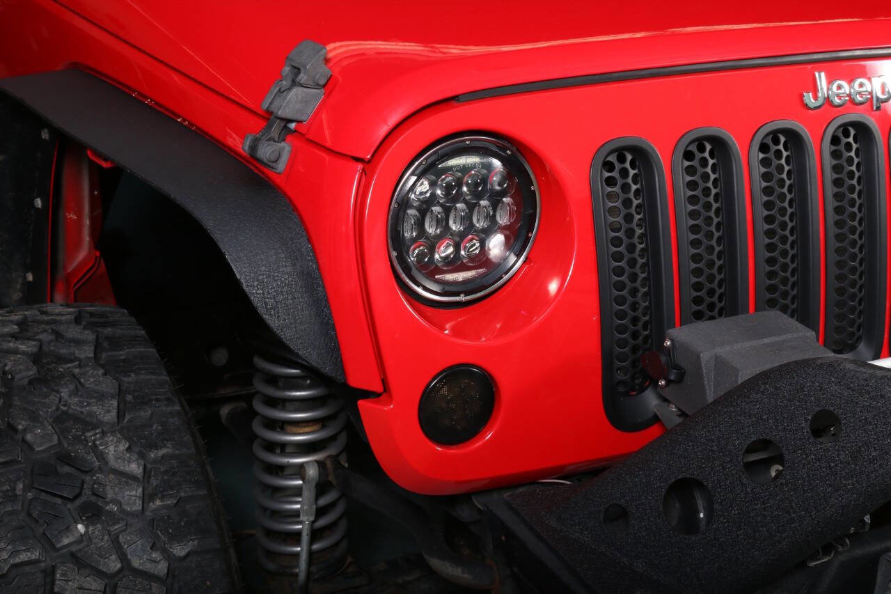 Used 2015 Jeep Wrangler Unlimited Sahara AWD/4WD image 26