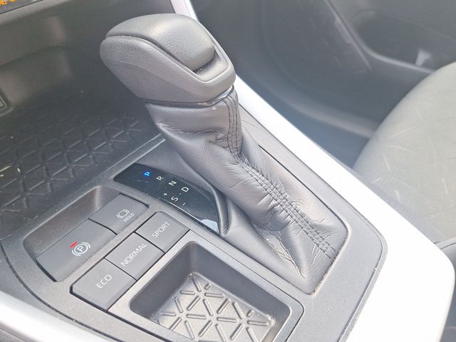 Used 2024 Toyota RAV4 XLE FWD image 12