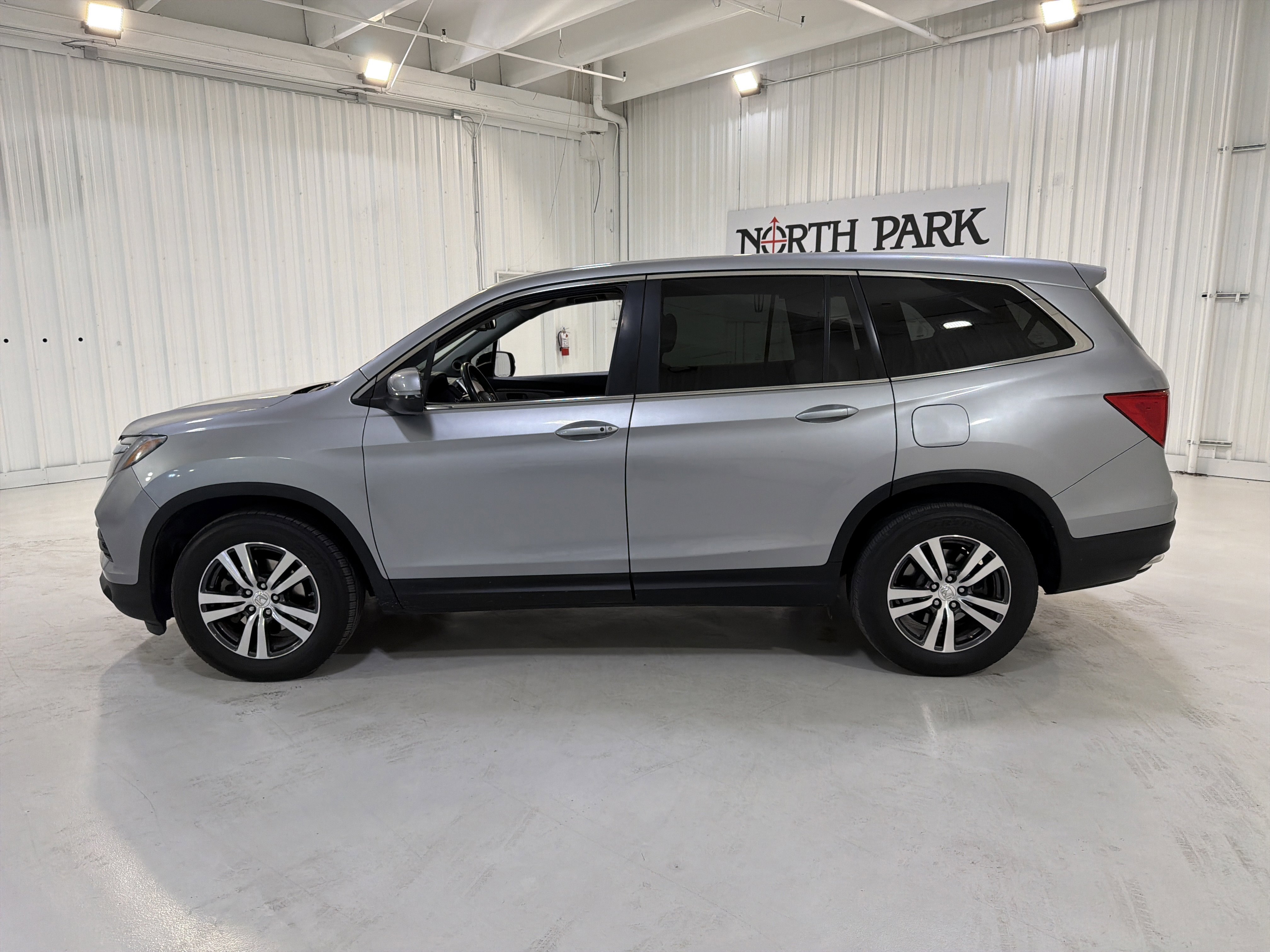 Used 2016 Honda Pilot EX-L image 2