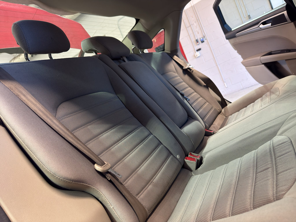 Used 2020 Ford Fusion SE FWD image 27