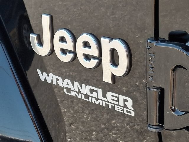 Used 2022 Jeep Wrangler Unlimited Sahara w/ Cold Weather Group AWD/4WD image 33