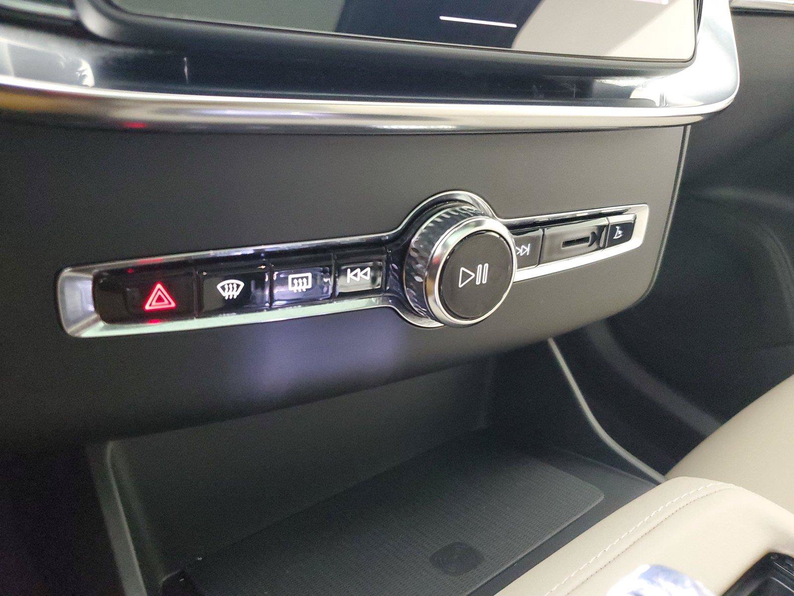 Certified 2026 Volvo XC90 B6 Plus w/ Protection Package Premier AWD/4WD image 30