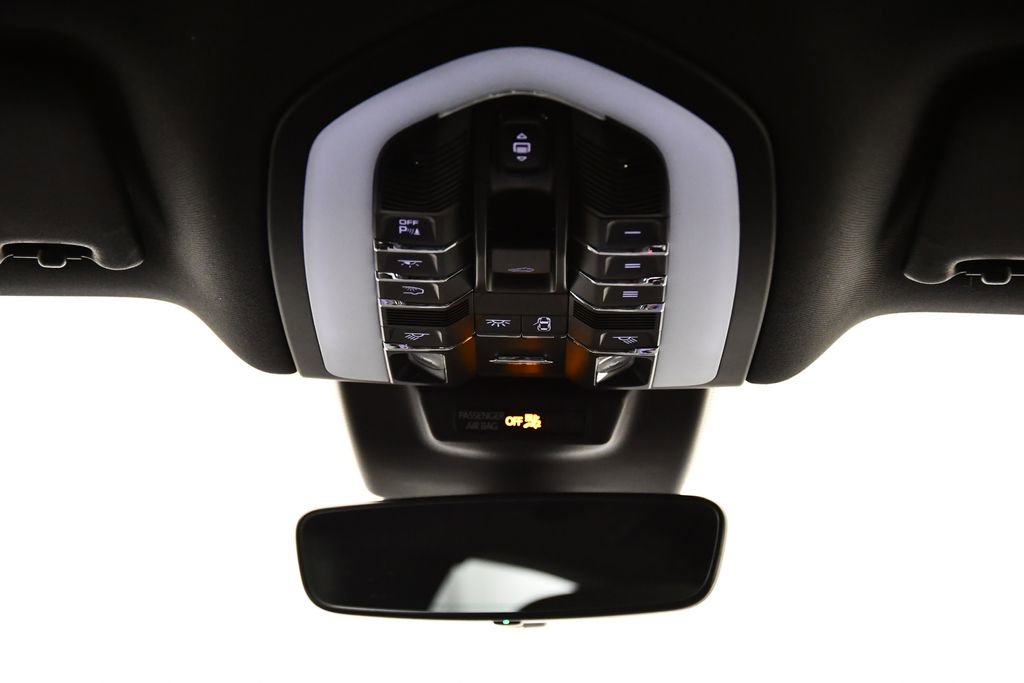 Used 2025 Porsche Macan image 17