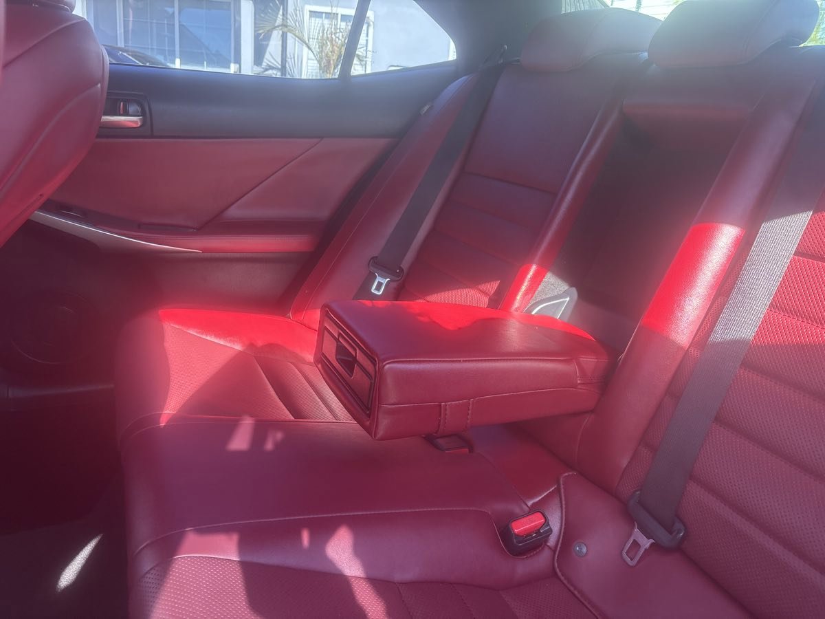 Used 2018 Lexus IS 300 image 28