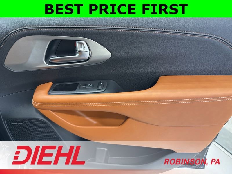 New 2026 Chrysler Pacifica Pinnacle image 19