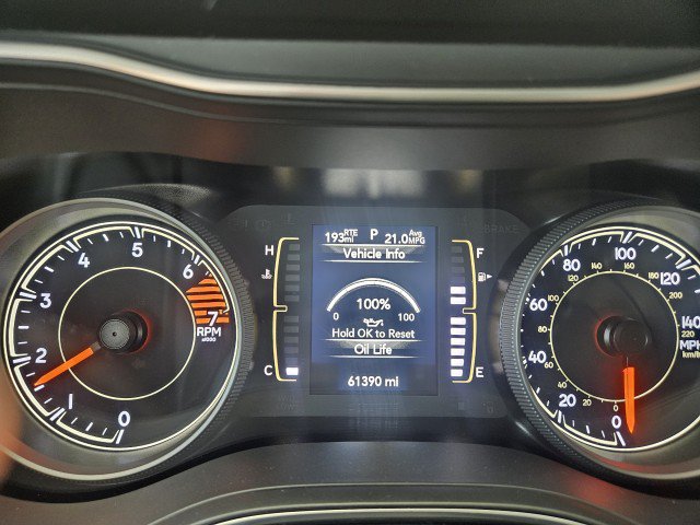 Used 2021 Jeep Cherokee Latitude Plus AWD/4WD image 22