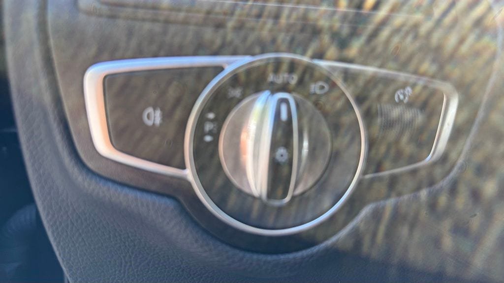 Used 2022 Mercedes-Benz GLC 300 4MATIC image 17